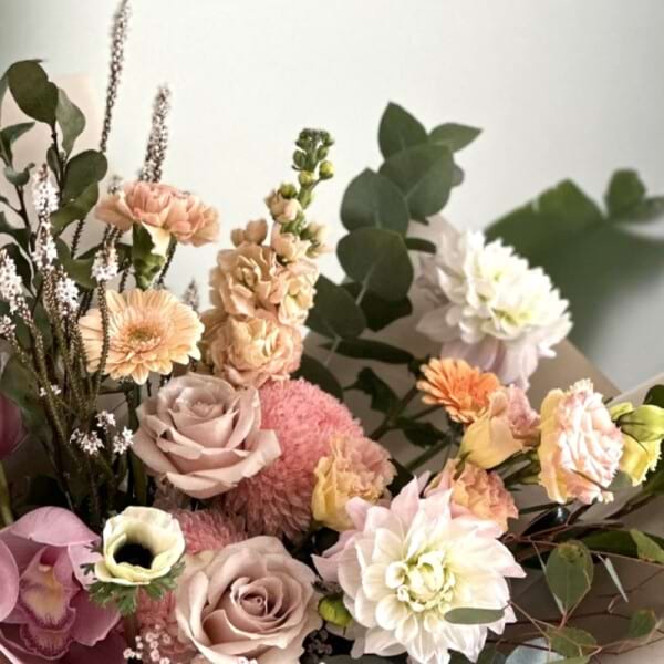 Neutral Mood - Florist Pick